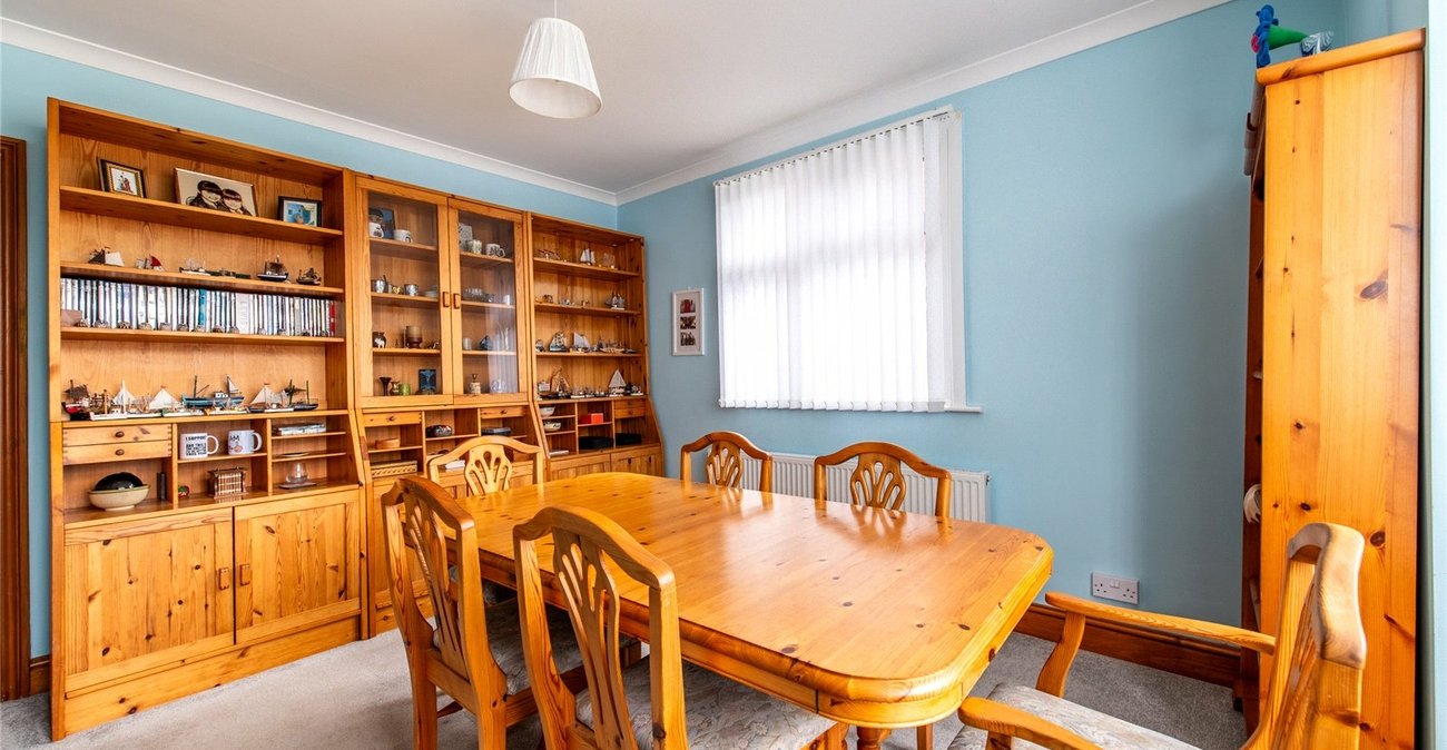 4 bedroom house for sale in Rainham | Robinson Michael & Jackson