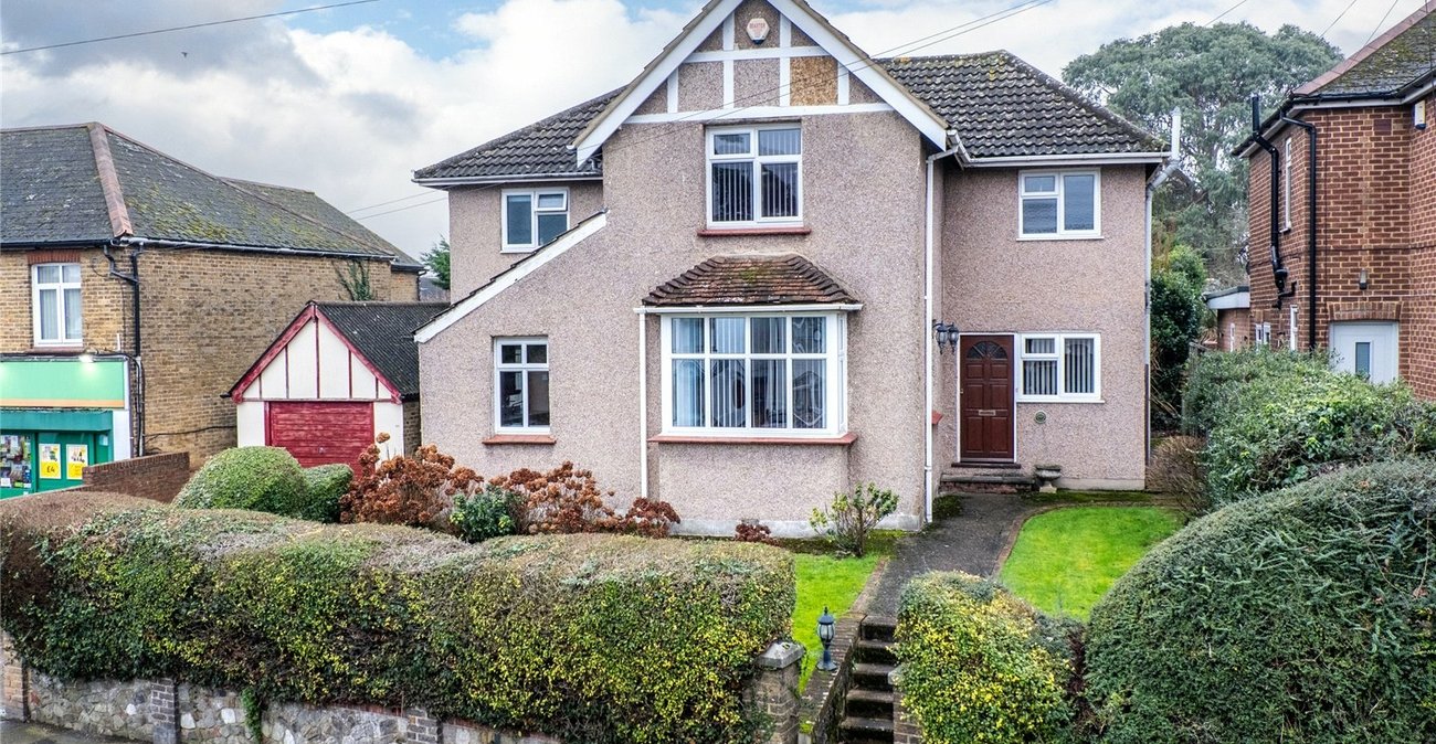 4 bedroom house for sale in Rainham | Robinson Michael & Jackson