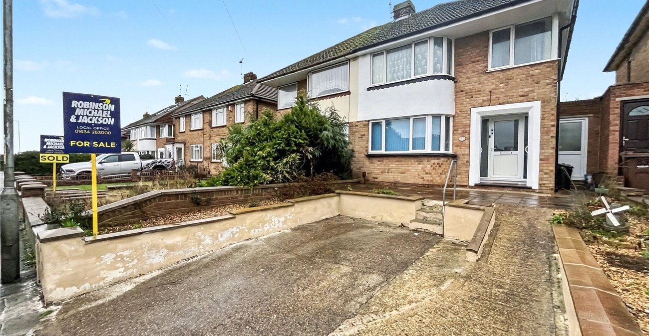 3 bedroom house for sale in Rainham | Robinson Michael & Jackson