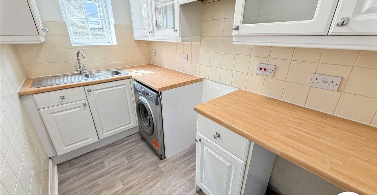 2 bedroom property for sale in Rochester | Robinson Michael & Jackson