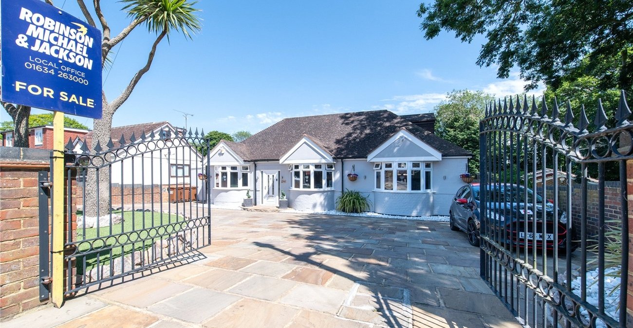 7 bedroom property for sale in Wigmore | Robinson Michael & Jackson