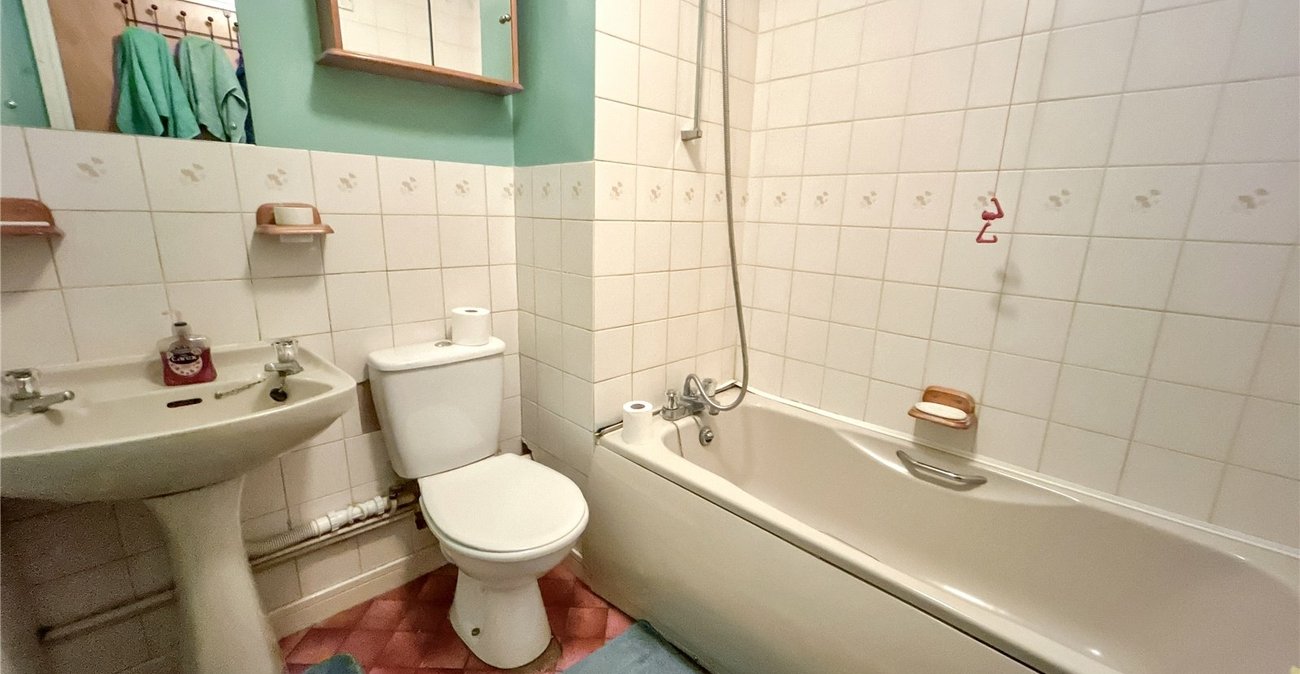 2 bedroom property for sale in Sidcup | Robinson Jackson