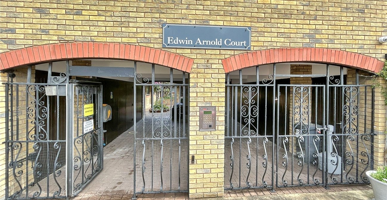 2 bedroom property for sale in Sidcup | Robinson Jackson