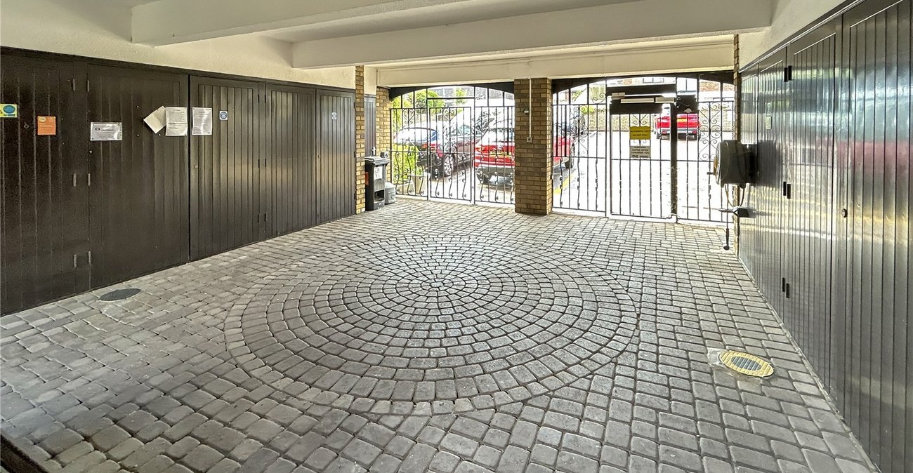 2 bedroom property for sale in Sidcup | Robinson Jackson