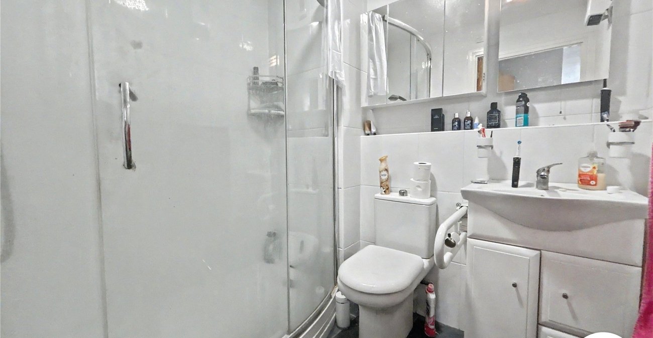 2 bedroom property for sale in Sidcup | Robinson Jackson