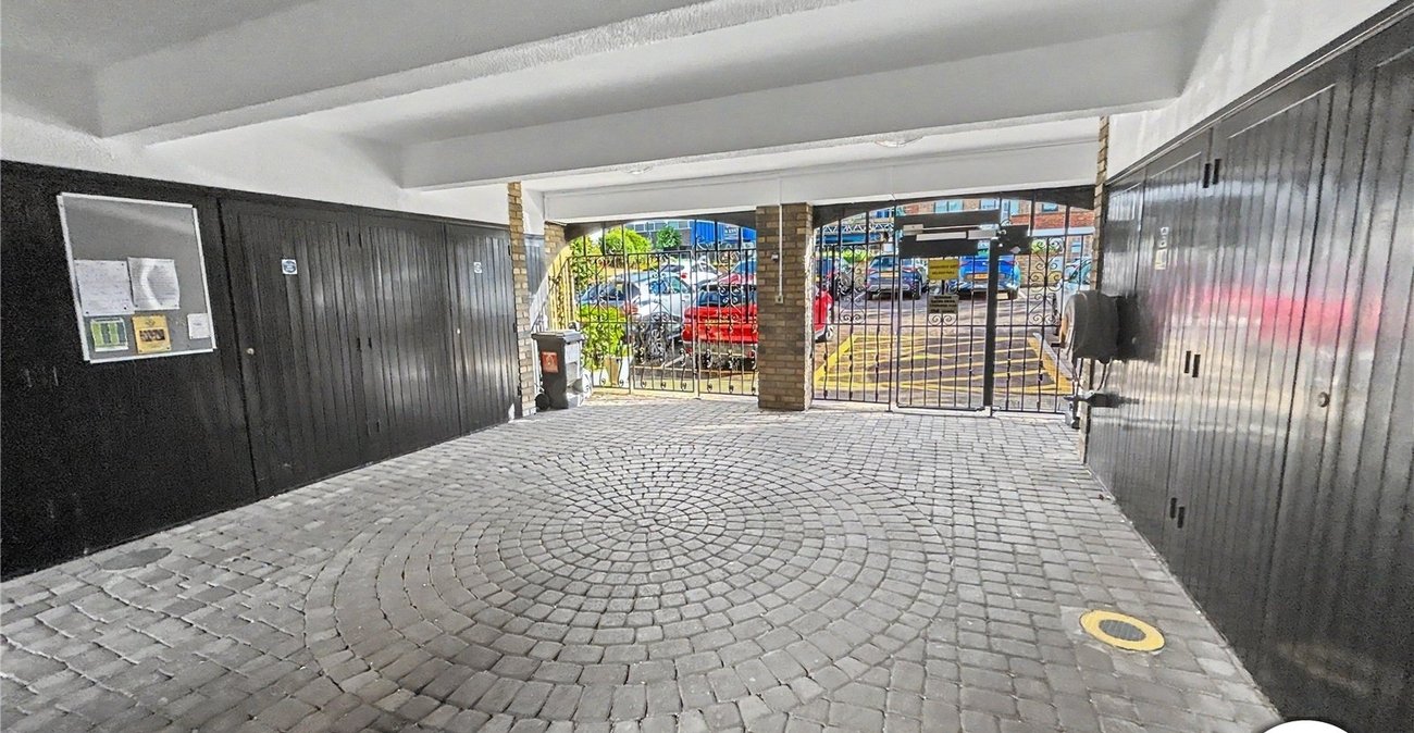 2 bedroom property for sale in Sidcup | Robinson Jackson