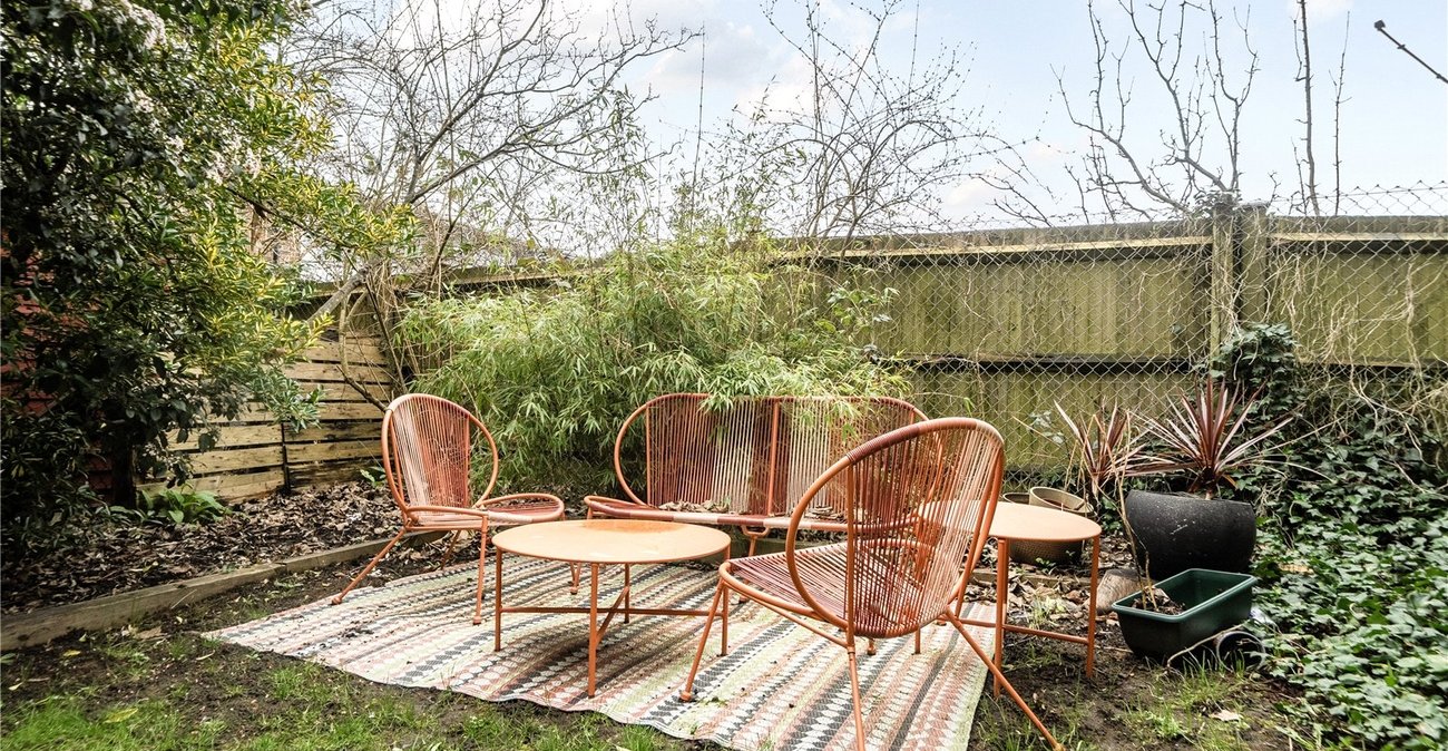 2 bedroom property for sale in Oakfield Road | Robinson Jackson