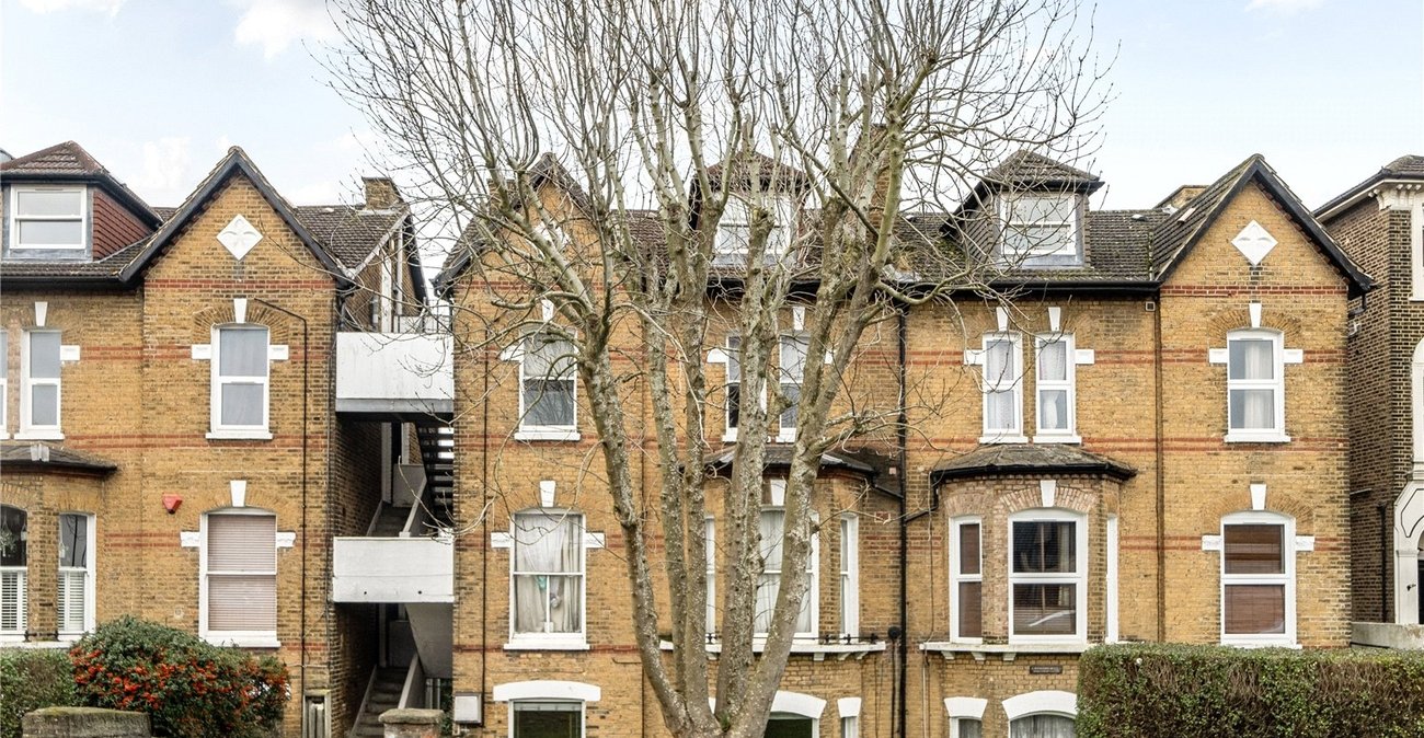 2 bedroom property for sale in Oakfield Road | Robinson Jackson