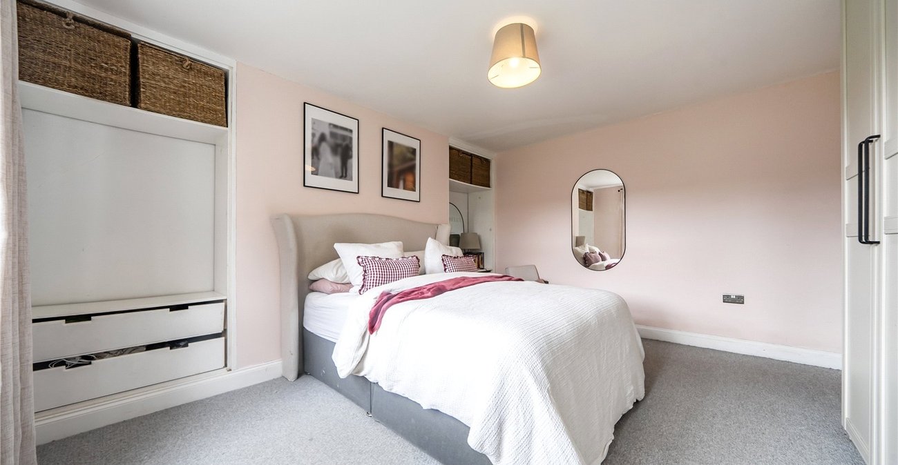 2 bedroom property for sale in Oakfield Road | Robinson Jackson