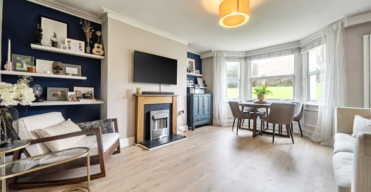 2 bedroom property for sale in Oakfield Road | Robinson Jackson