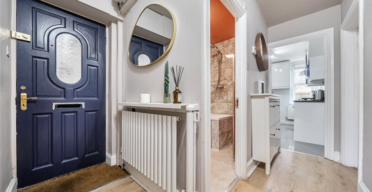 2 bedroom property for sale in Oakfield Road | Robinson Jackson