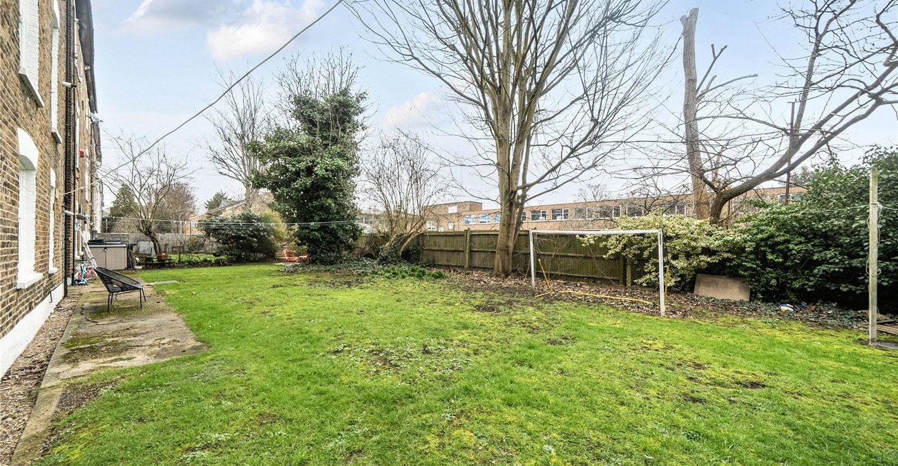 2 bedroom property for sale in Oakfield Road | Robinson Jackson