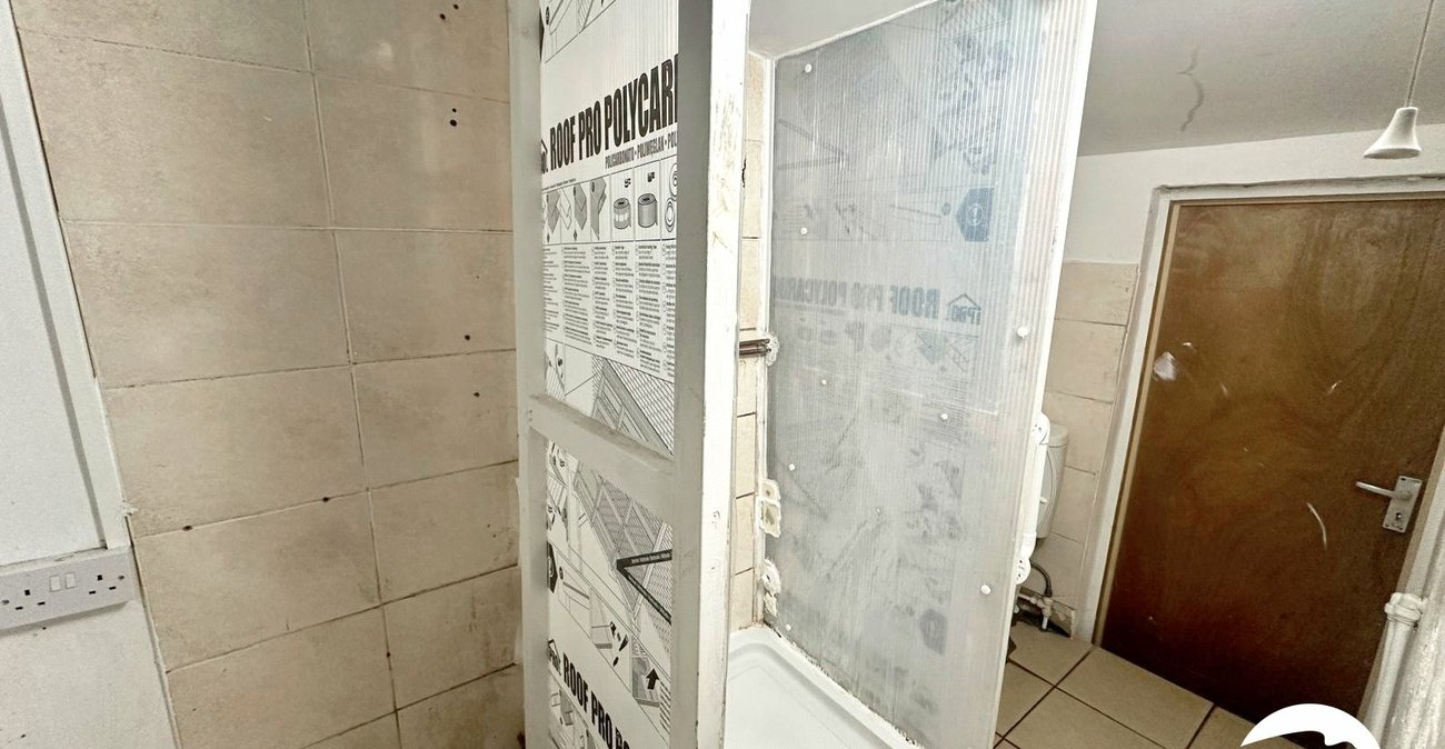 3 bedroom house for sale in London | Robinson Jackson