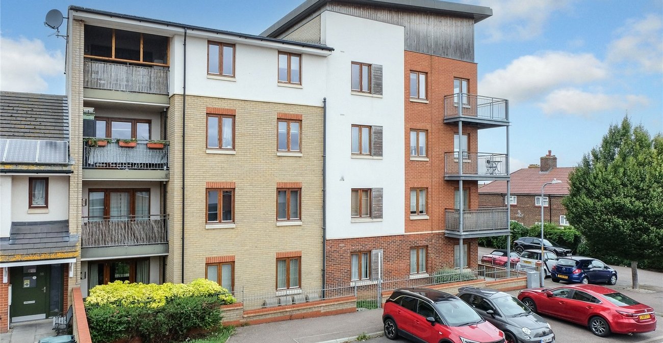 2 bedroom property for sale in Gravesend | Robinson Michael & Jackson