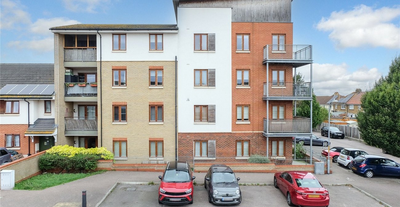 2 bedroom property for sale in Gravesend | Robinson Michael & Jackson