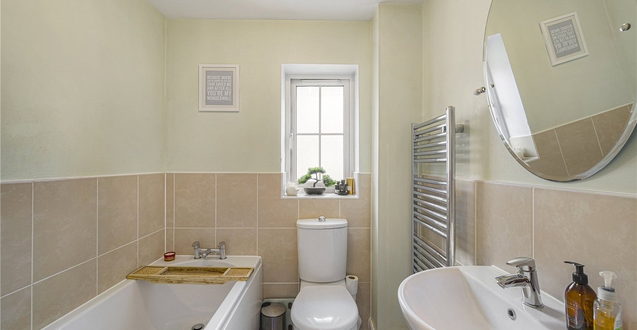 2 bedroom property for sale in Dartford | Robinson Jackson