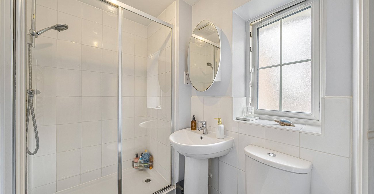 2 bedroom property for sale in Dartford | Robinson Jackson
