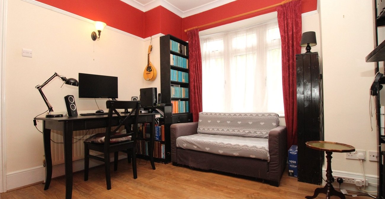 2 bedroom house for sale in Plumstead Common | Robinson Jackson
