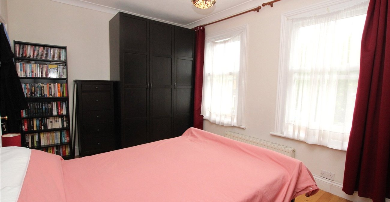 2 bedroom house for sale in Plumstead Common | Robinson Jackson