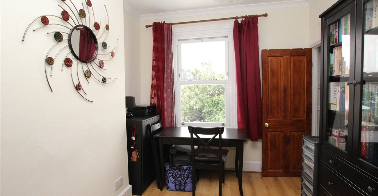 2 bedroom house for sale in Plumstead Common | Robinson Jackson