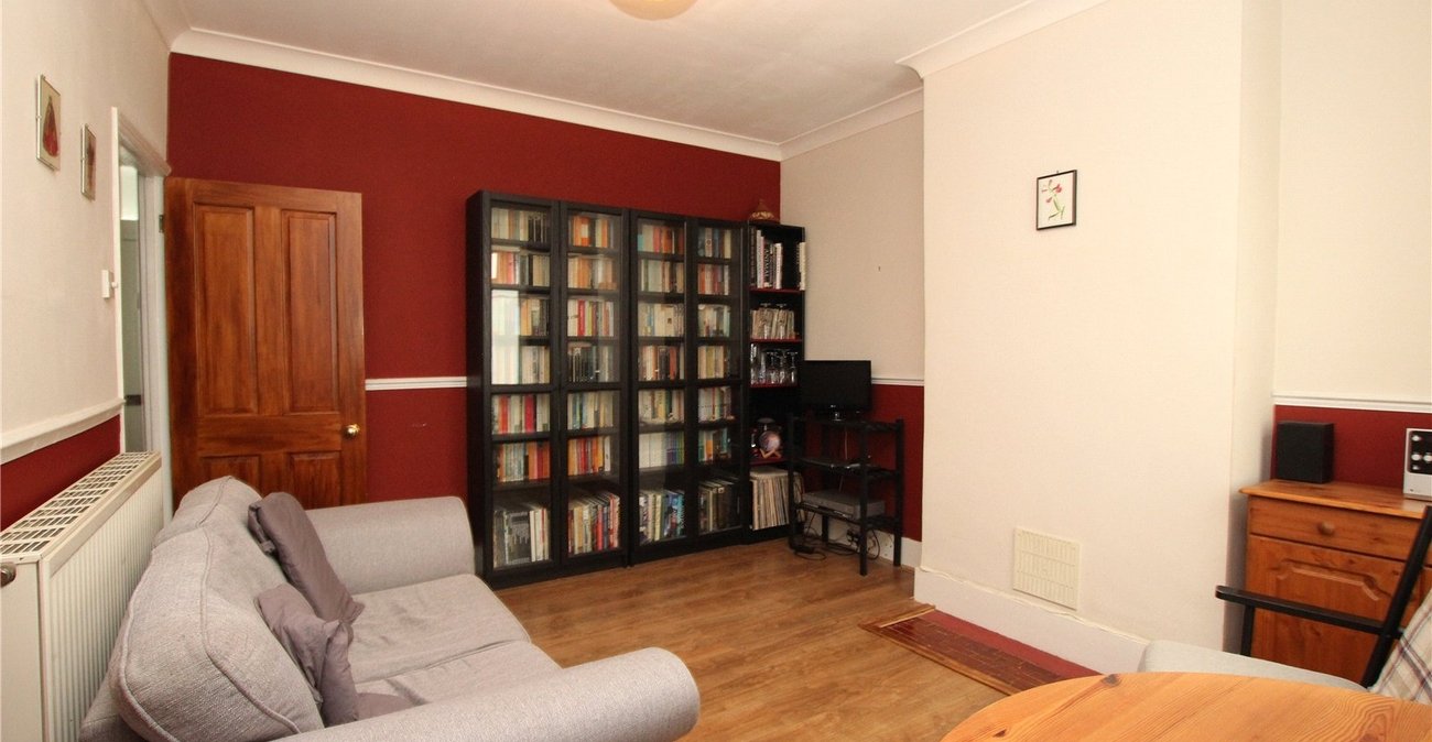 2 bedroom house for sale in Plumstead Common | Robinson Jackson