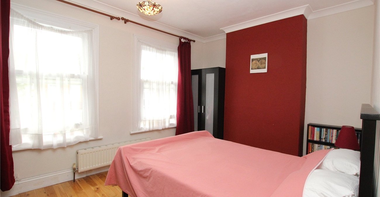 2 bedroom house for sale in Plumstead Common | Robinson Jackson