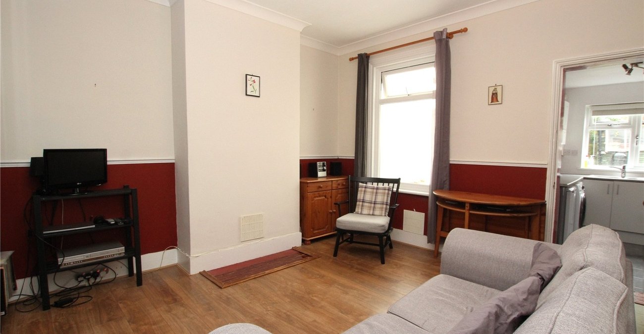 2 bedroom house for sale in Plumstead Common | Robinson Jackson