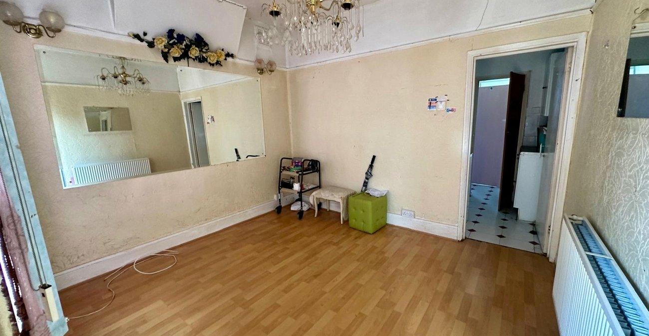 2 bedroom property for sale in London | Robinson Jackson