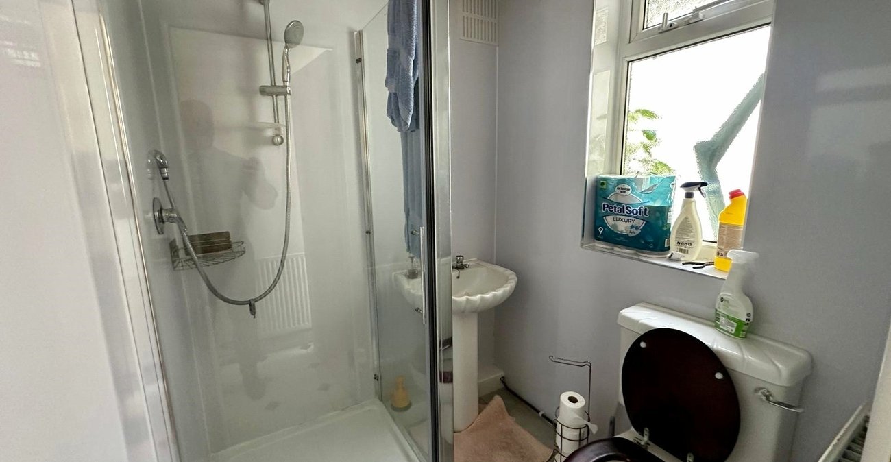 2 bedroom property for sale in London | Robinson Jackson