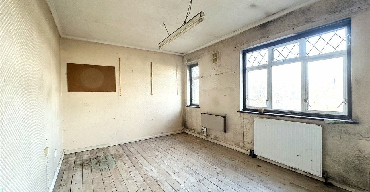 3 bedroom house for sale in Swanscombe | Robinson Jackson