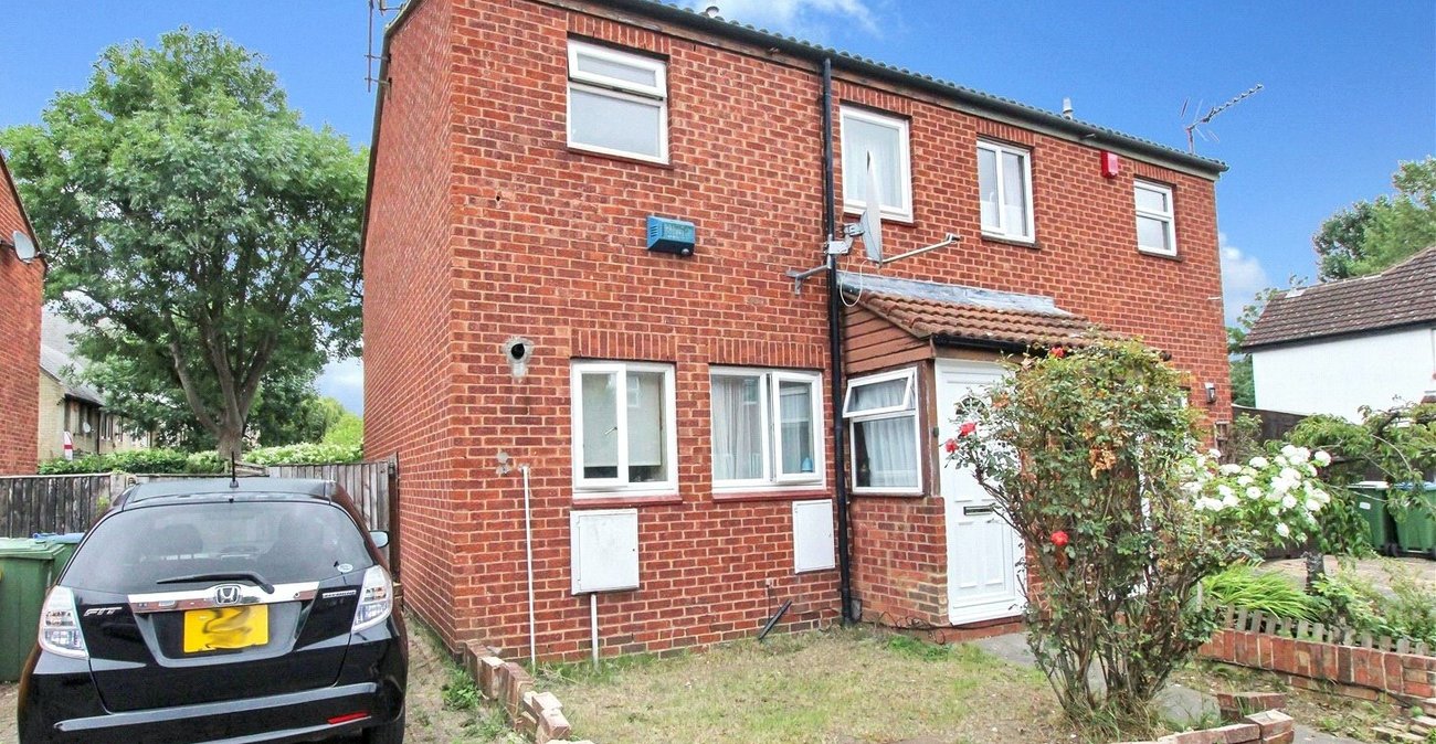 3 bedroom house for sale in Thamesmead | Robinson Jackson