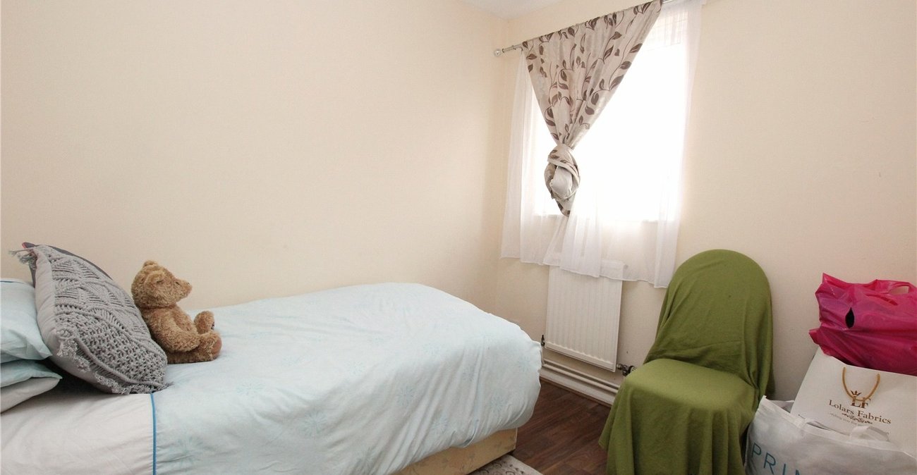 3 bedroom house for sale in Thamesmead | Robinson Jackson