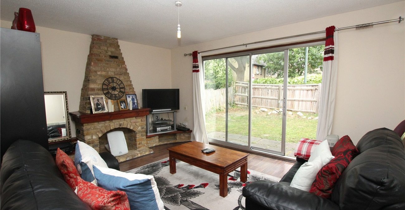 3 bedroom house for sale in Thamesmead | Robinson Jackson