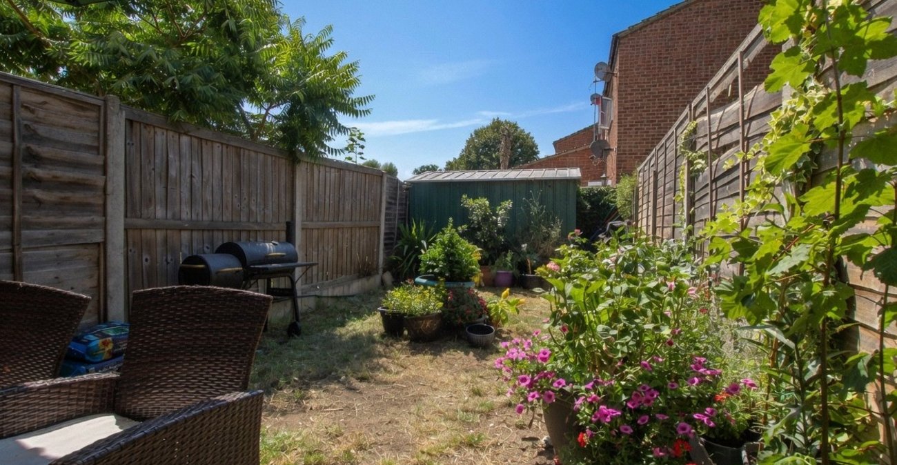 2 bedroom house for sale in Thamesmead | Robinson Jackson