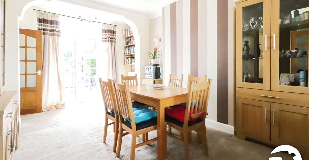 3 bedroom house for sale in London | Robinson Jackson