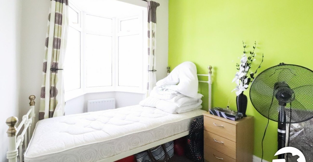 3 bedroom house for sale in London | Robinson Jackson