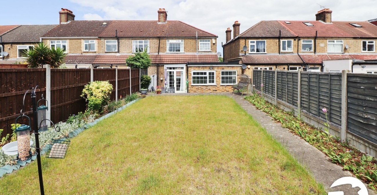 3 bedroom house for sale in London | Robinson Jackson