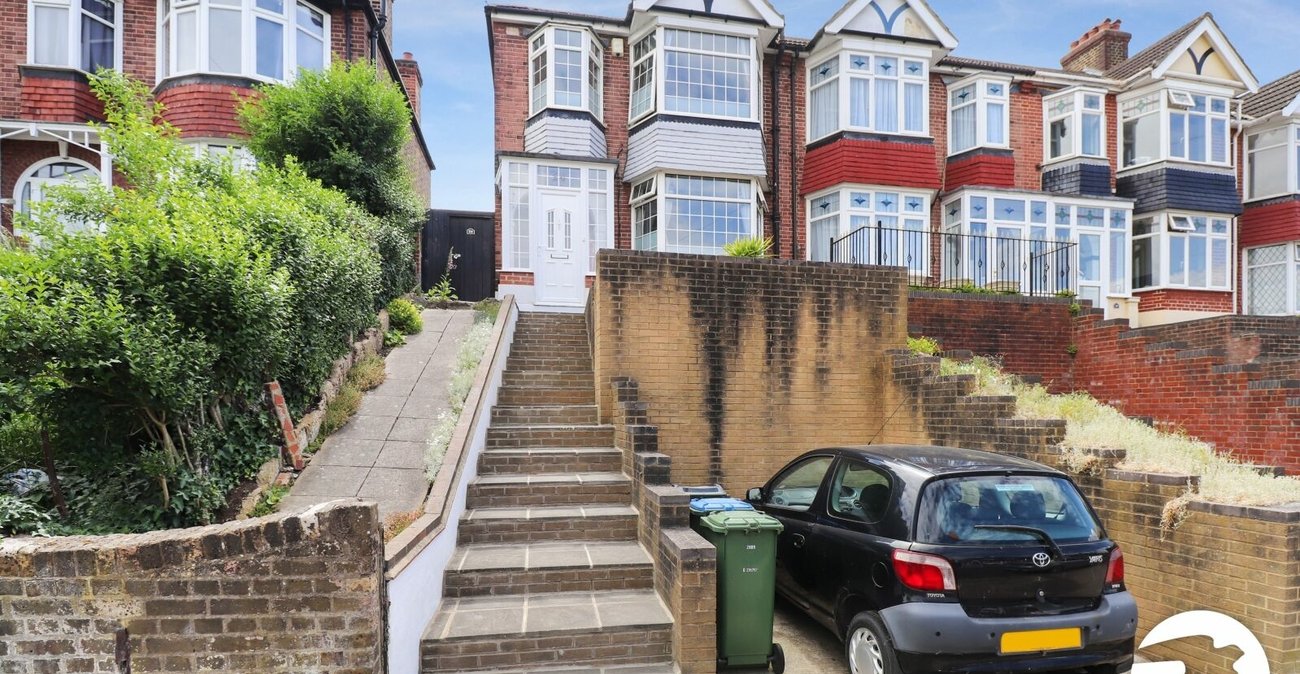 3 bedroom house for sale in London | Robinson Jackson
