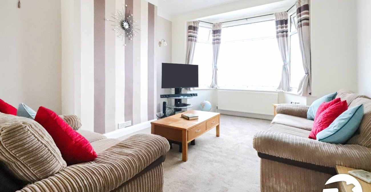 3 bedroom house for sale in London | Robinson Jackson