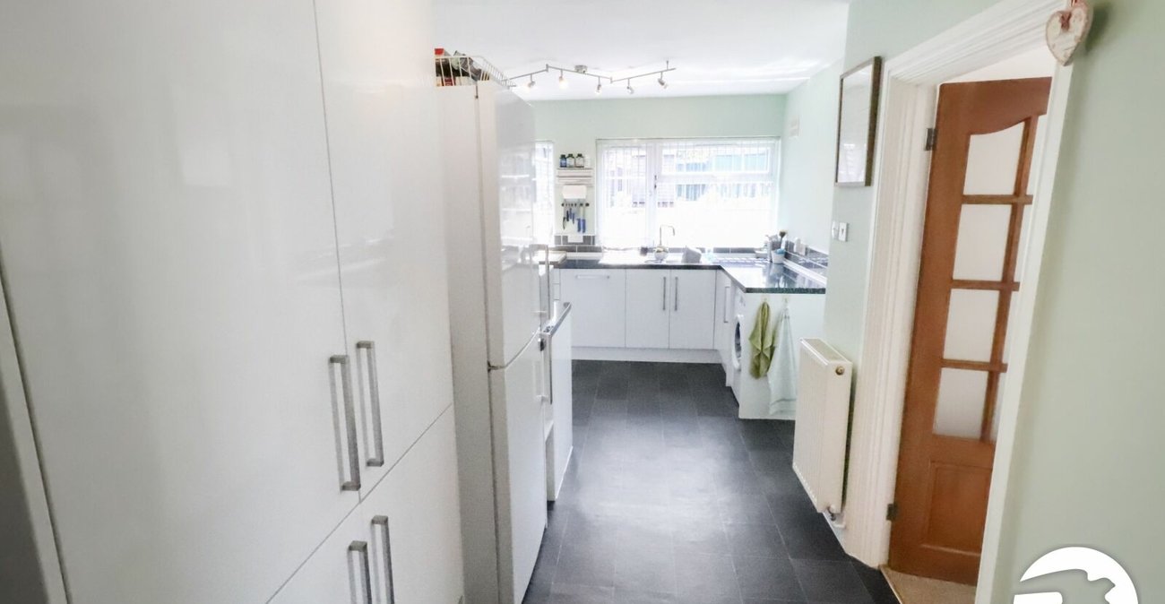 3 bedroom house for sale in London | Robinson Jackson