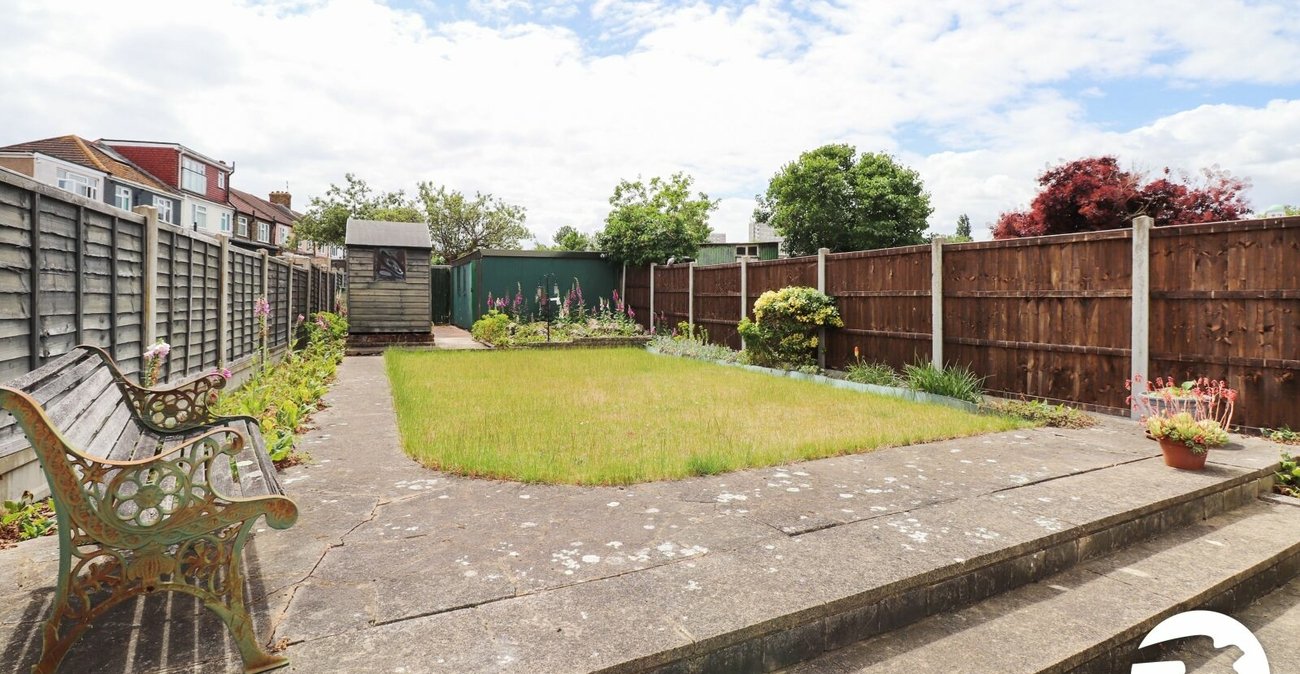 3 bedroom house for sale in London | Robinson Jackson