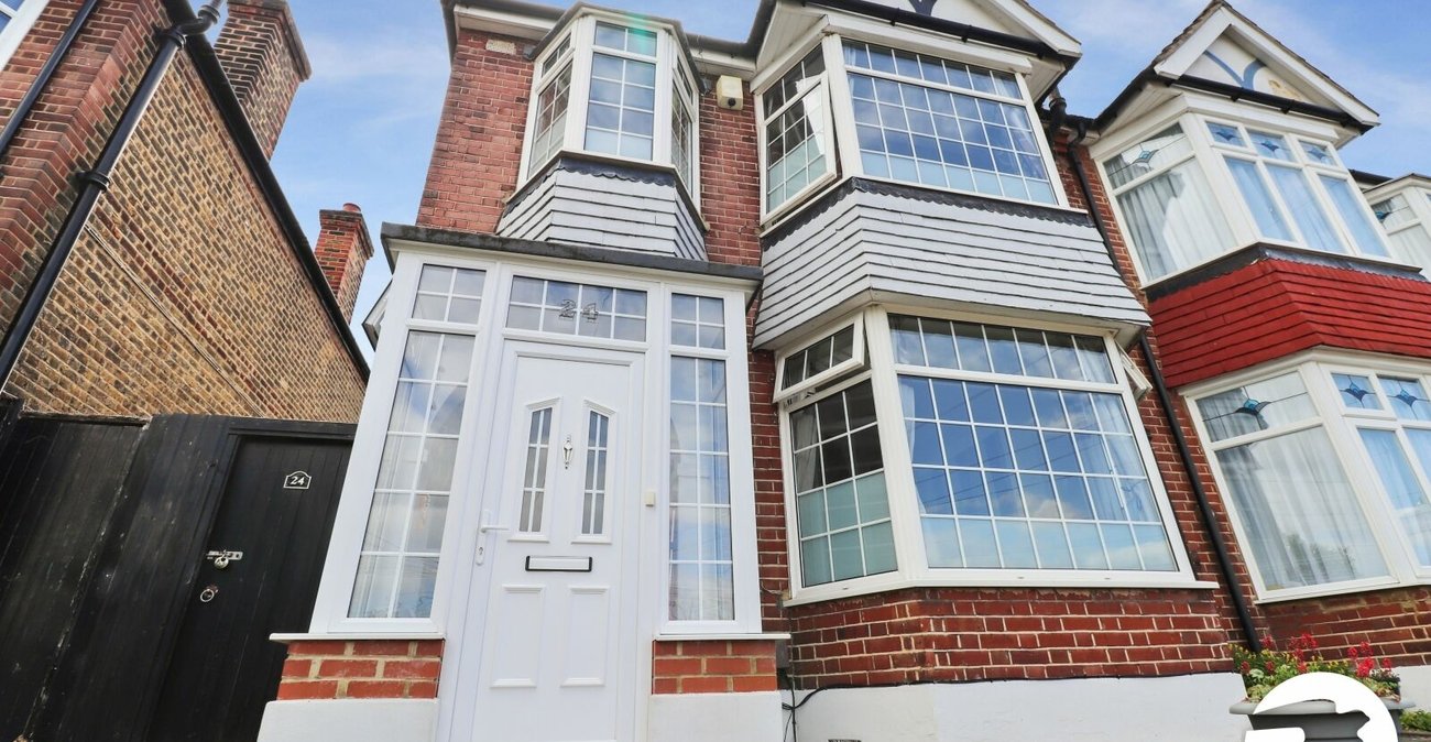 3 bedroom house for sale in London | Robinson Jackson