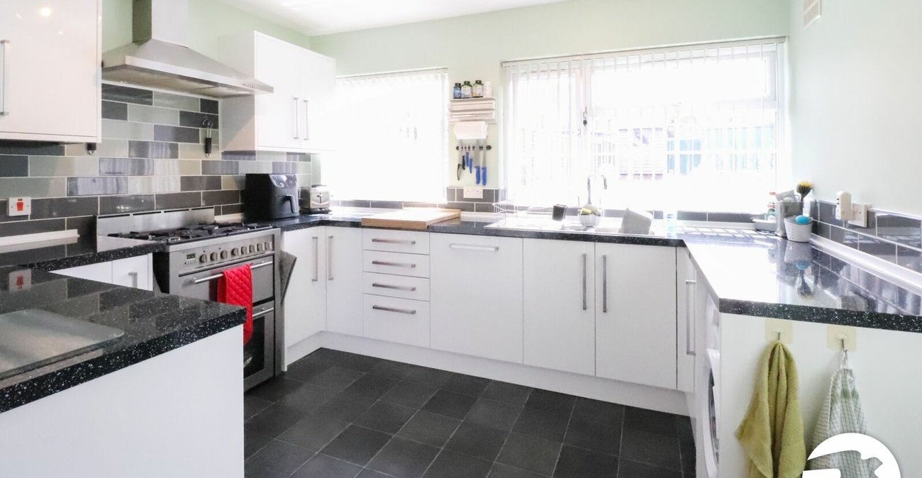 3 bedroom house for sale in London | Robinson Jackson