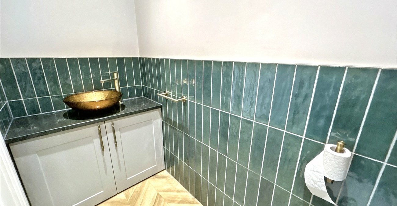 4 bedroom bungalow for sale in Sidcup | Robinson Jackson