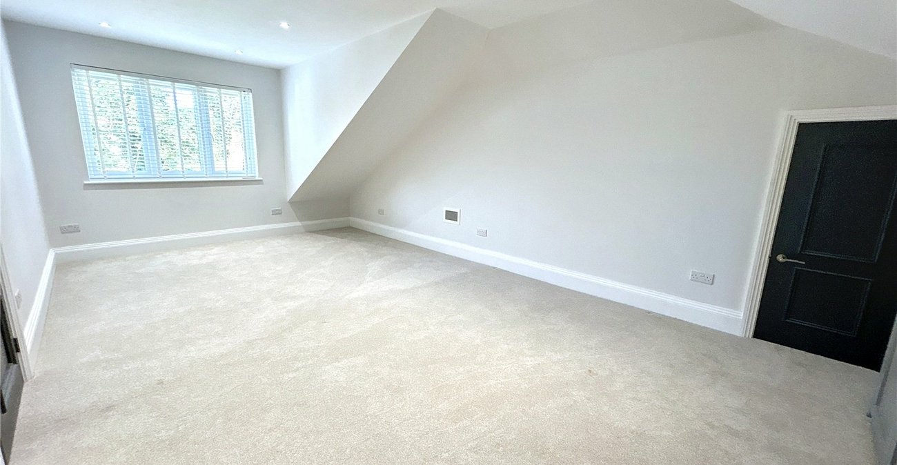 4 bedroom bungalow for sale in Sidcup | Robinson Jackson