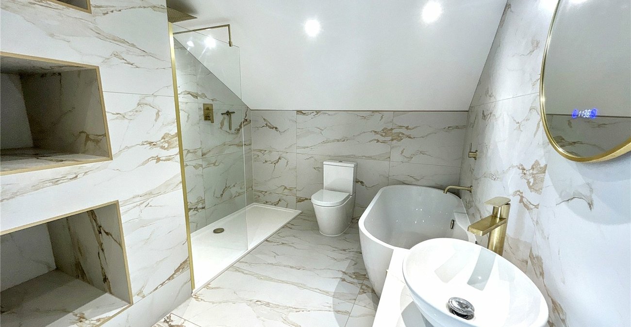 4 bedroom bungalow for sale in Sidcup | Robinson Jackson