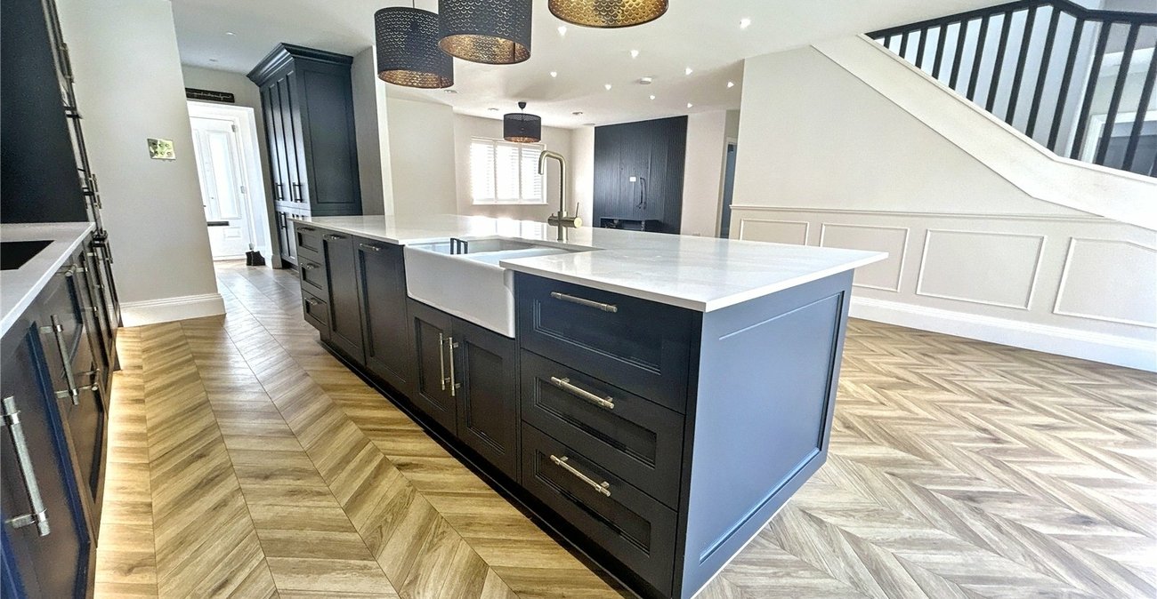 4 bedroom bungalow for sale in Sidcup | Robinson Jackson