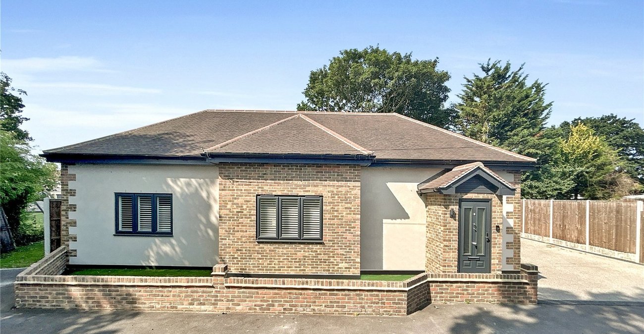 4 bedroom bungalow for sale in Sidcup | Robinson Jackson