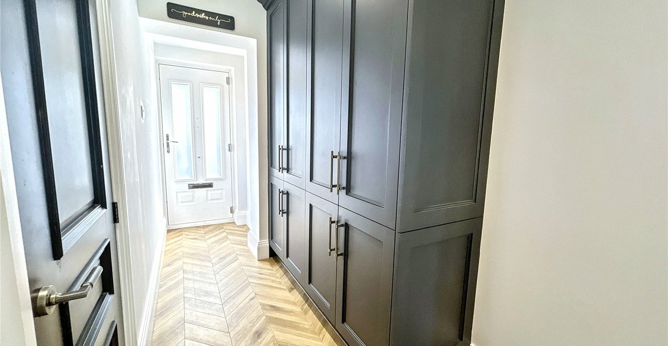 4 bedroom bungalow for sale in Sidcup | Robinson Jackson