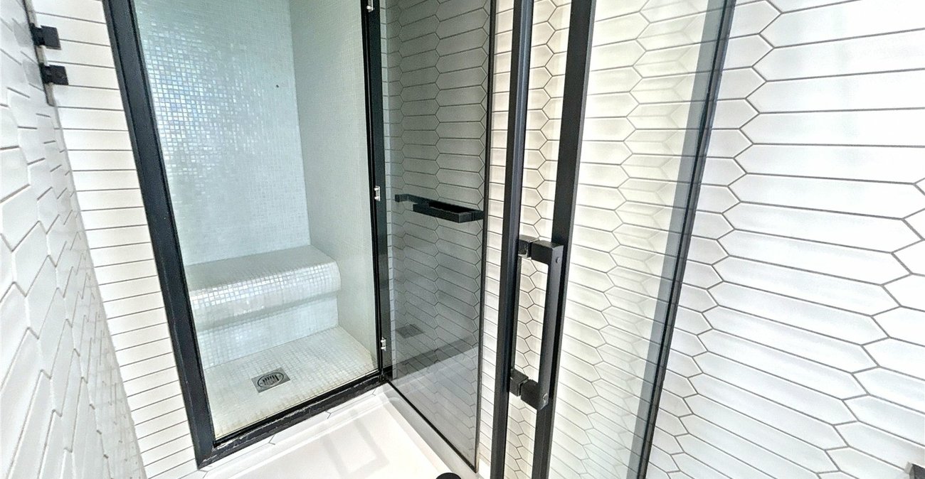 4 bedroom bungalow for sale in Sidcup | Robinson Jackson